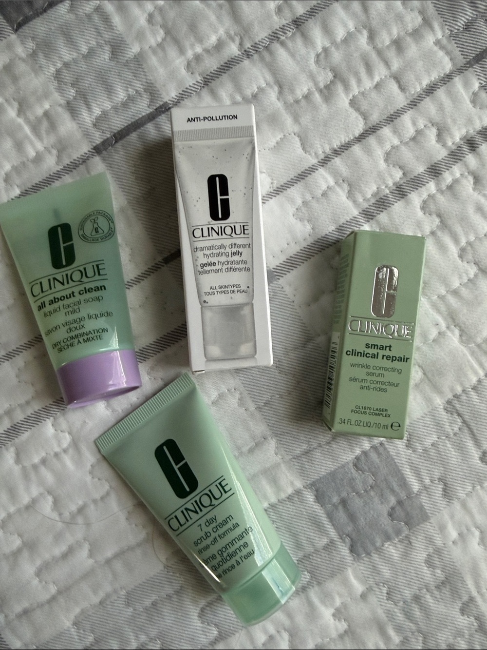 Clinique Mint Green Skincare Set with White Anti-Pollution Tube
